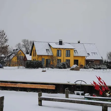 펜션 Am Saaler Bodden Neuendorf